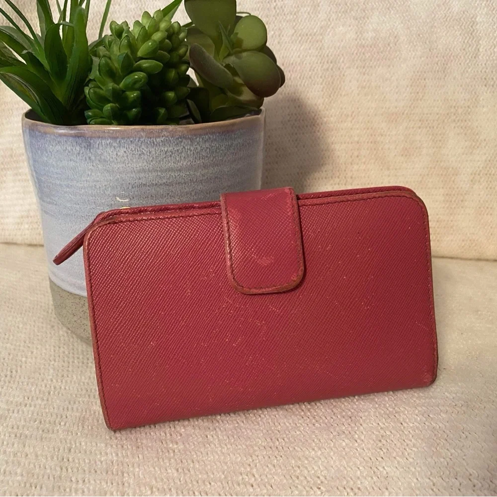 GUC Prada Saffiano Wallet - Picture 2 of 6